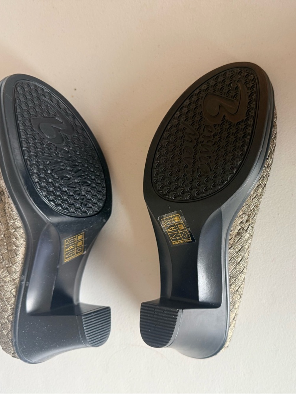 3” heel comfy dress shoes
Fits Sizes 5 1/2 to 6 or 6 1/2
Slim to WIDE